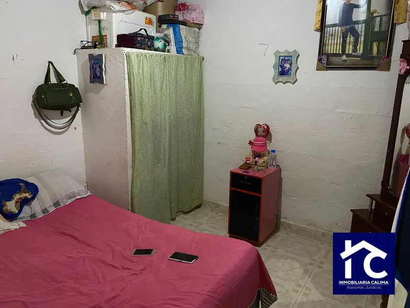 Casa de 2 pisos con entradas independientes